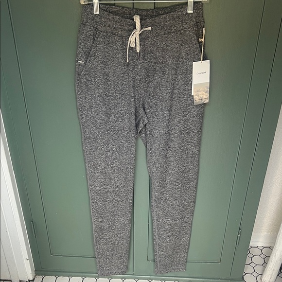 NWT Vuori Ponto Performance Pant. Size S. Color : Heather Grey V418.